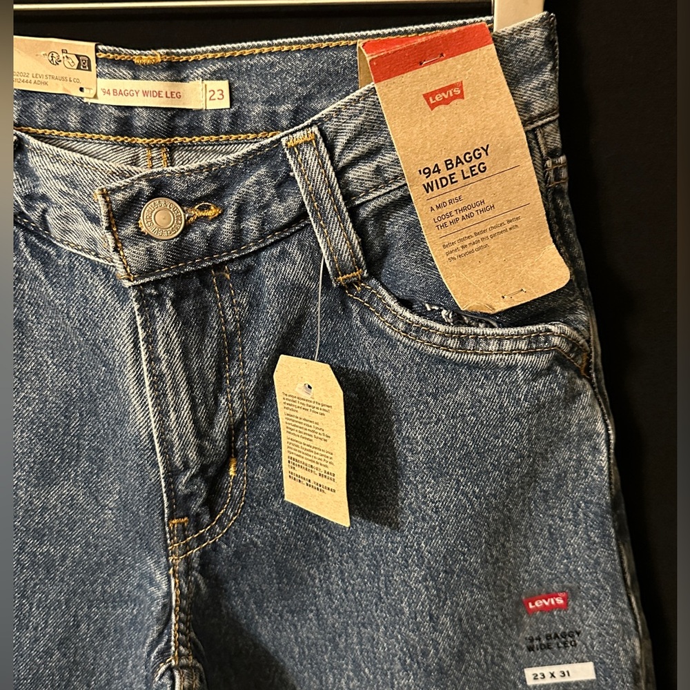 Levi’s Women’s 94 Baggy Wide Leg Medium Wash Blue Jeans Size 23x31 NWT